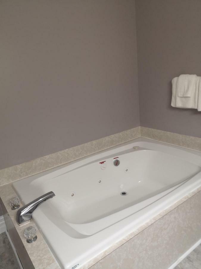 Seaport Inn Port Union Extérieur photo